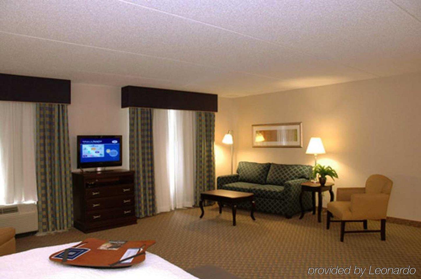 Hampton Inn Syracuse Clay Liverpool Room photo