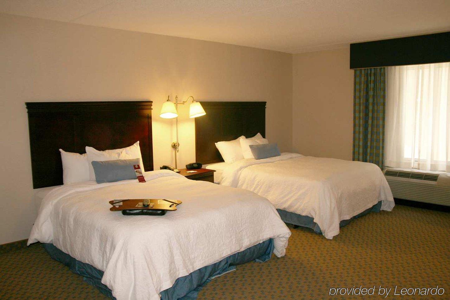 Hampton Inn Syracuse Clay Liverpool Room photo