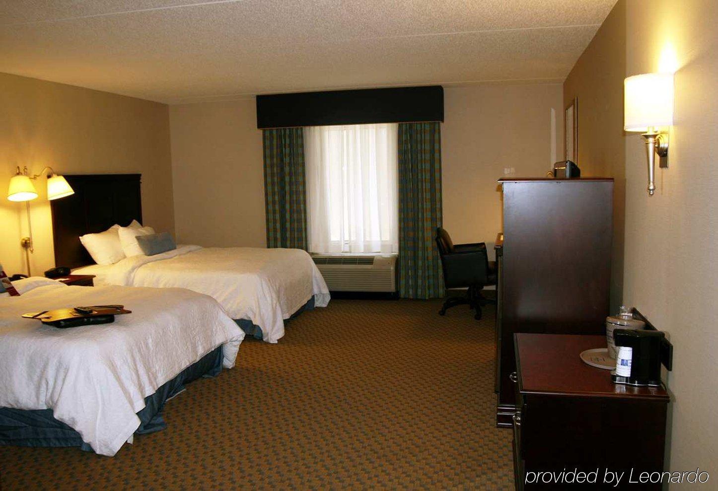 Hampton Inn Syracuse Clay Liverpool Room photo